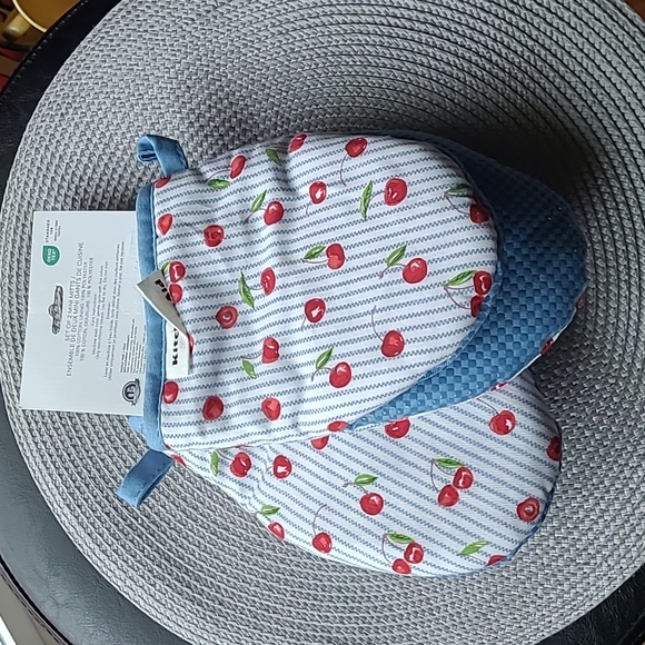 🍒KitchenAid Mini Mitts - Picture 2 of 7